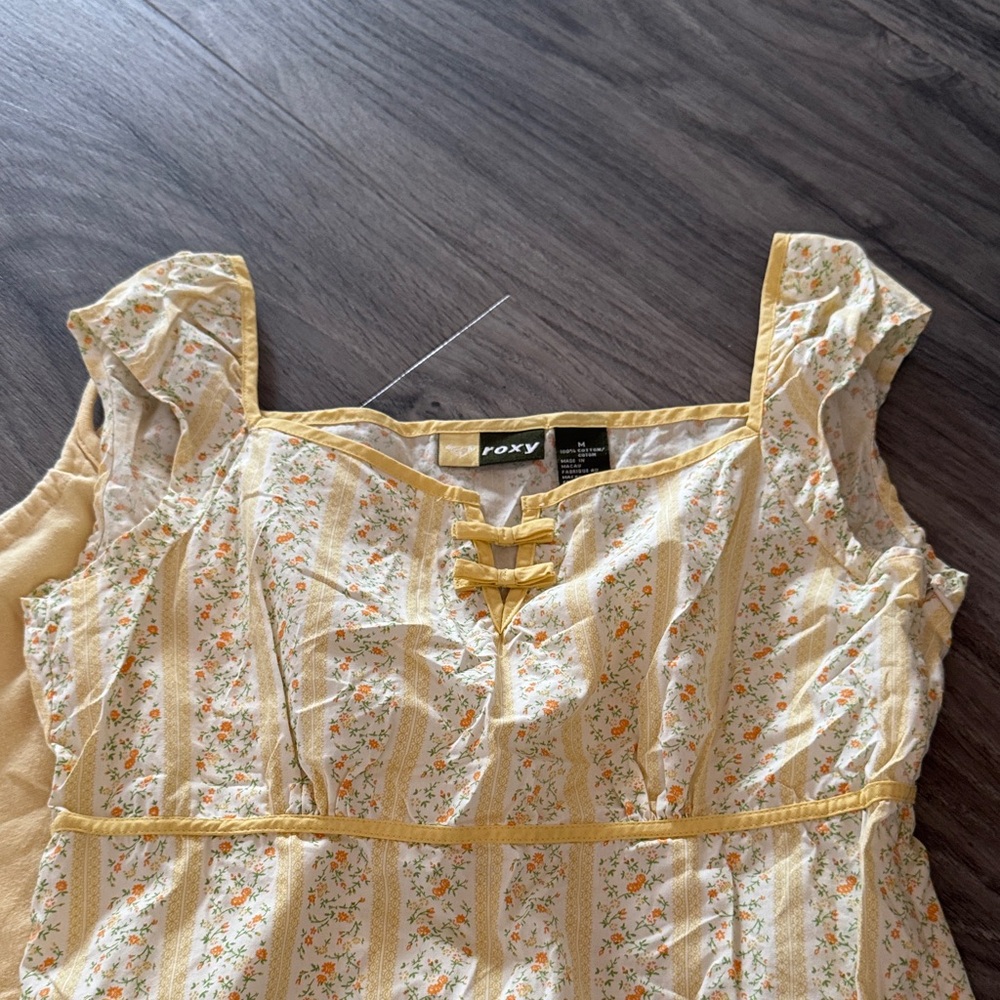 Yellow tank top bundle - Picture 2 of 8